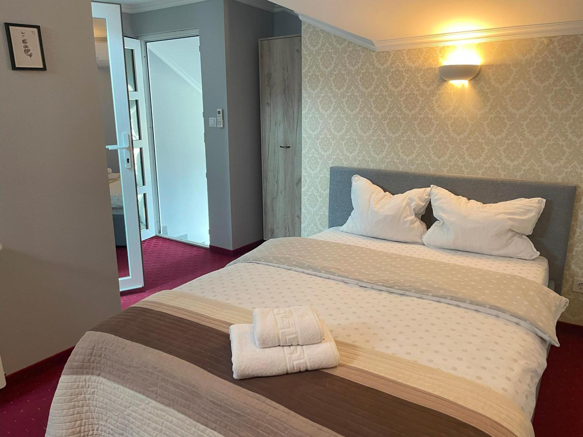 Casa Sofia Hotel Satu Mare Buitenkant foto
